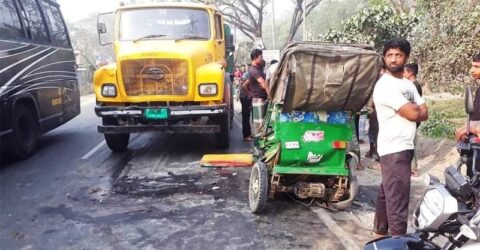 হবিগঞ্জে ছিনতাই করা ট্রাকের চাপায় নিহত ৩