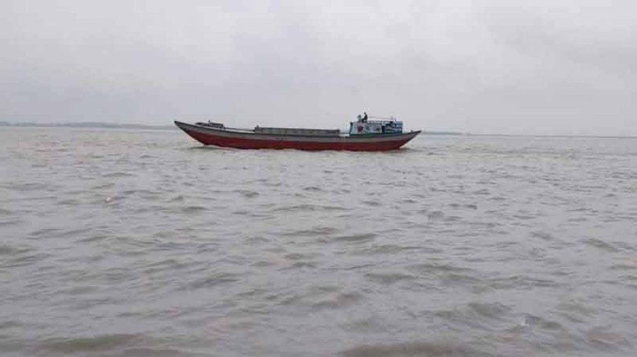 গজারিয়া নদীতে ট্রলারডুবি, মা-মেয়ের লাশ উদ্ধার