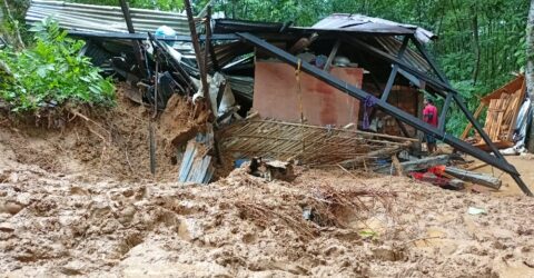 জৈন্তাপুরে পাহাড় ধসে একই পরিবারের ৪ জন নিহত