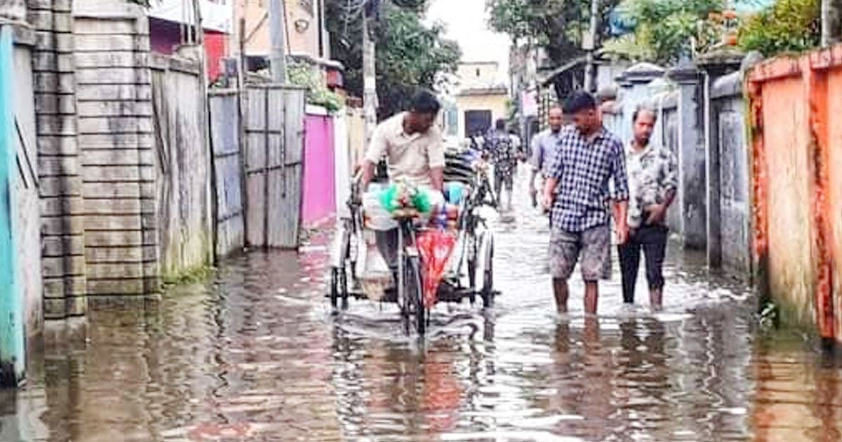 ‘৭০টি উপজেলা প্লাবিত, প্রকোপ কমবে মঙ্গলবার থেকে’