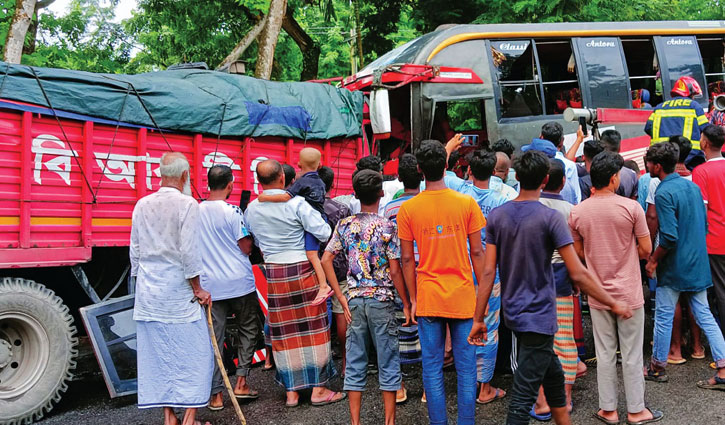 সেপ্টেম্বরে ৪৬৭ দুর্ঘটনায় নিহত ৪৯৬