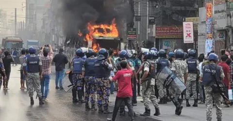 ‘হরতাল-অবরোধে ঢাকায় ১৩ দিনে ৬৪ বাসে আগুন’