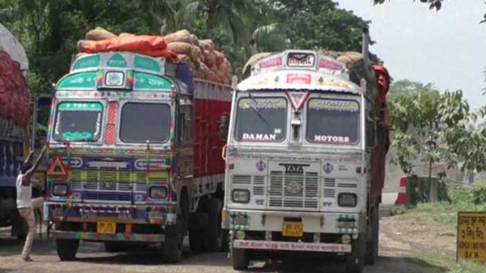 ভারত থেকে ১৬৫০ টন পেঁয়াজ আসছে শুক্রবার