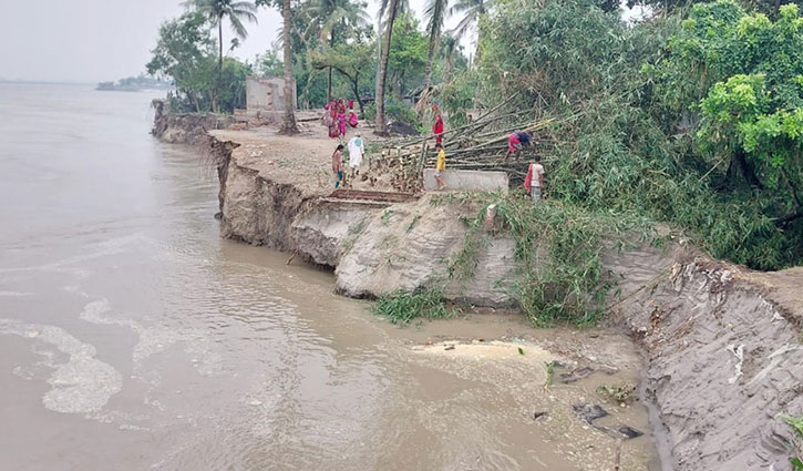 যমুনায় পানি বৃদ্ধি অব্যাহত, ৮ শতাধিক ঘরবাড়ি নদীগর্ভে