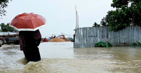 সুনামগঞ্জে পানিবন্দি লক্ষাধিক মানুষ